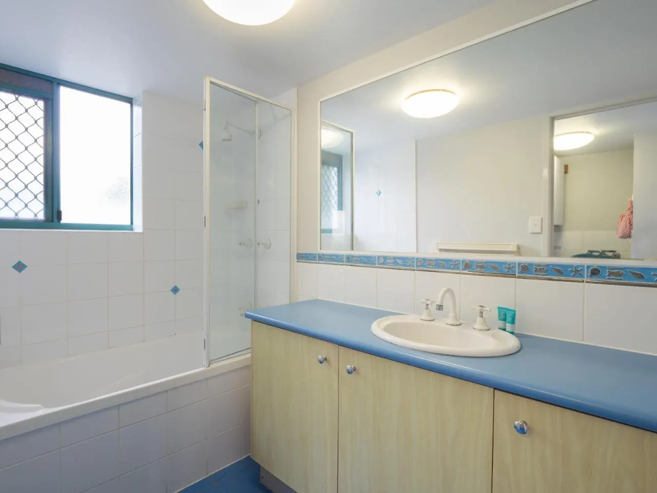 Ocean Crest Unit 4 22 Warne Tce Apartment Caloundra 0*,